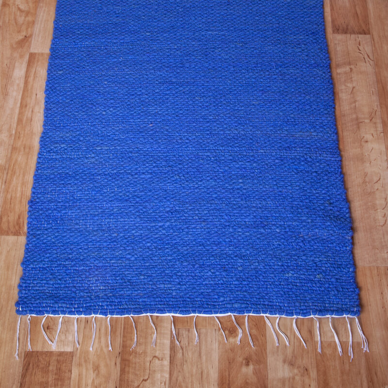 Gyapjú szőnyeg 70×200 cm – Kék színben - közeli